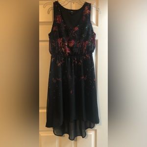 Layered sheath dress, cinched waist.